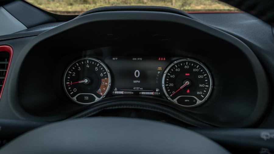Панель приборов Jeep Renegade Trailhawk (BU) 2018 года  (NA) (фото 17 из 40)
